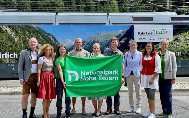 Natio­nal­park-Lok wur­de fei­er­lich ent­hüllt