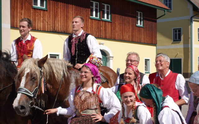 Tra­di­tio­nel­ler Kirch­tag in Arnold­stein