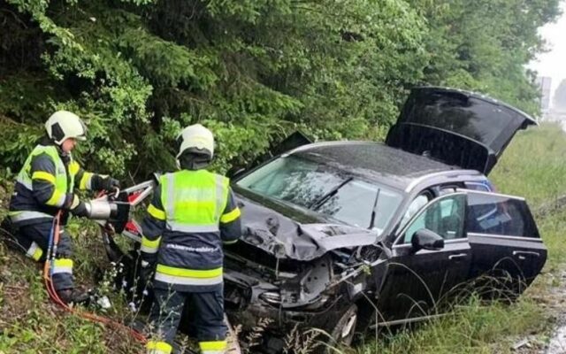 Klagenfurter (50) geriet mit Auto ins Schleudern und überschlug sich