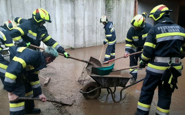 Einsatzkräfte nach Unwetter im Dauereinsatz