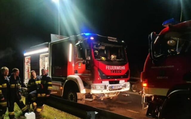 Auto ging in Flam­men auf