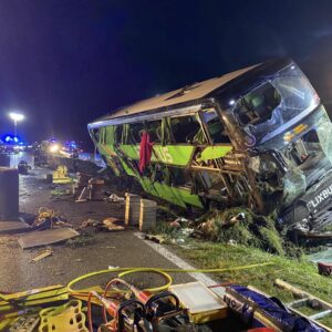 Frau (19) kam bei Busunfall ums Leben