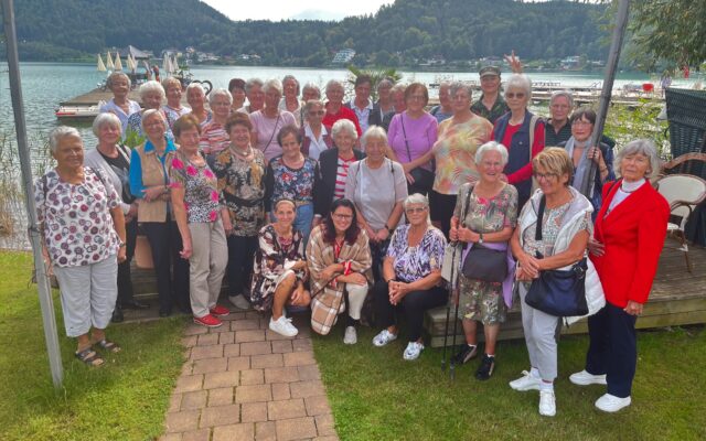 Senio­ren machen wie­der Urlaub am Klo­pei­ner See