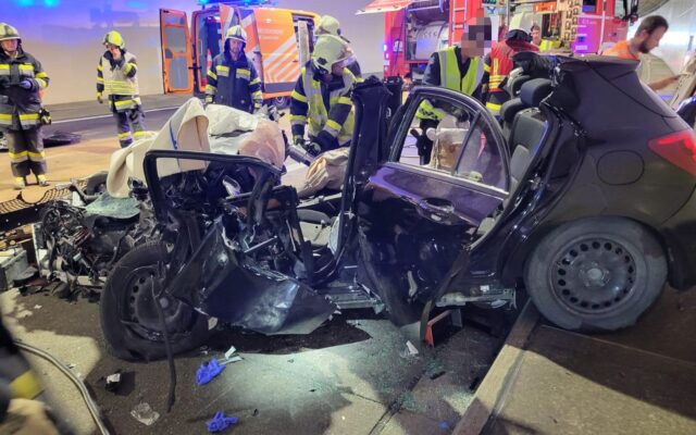 Tau­ern­au­to­bahn: Frau (62) ver­lor die Kon­trol­le über ihr Auto