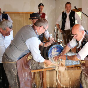 Ein Fest bei Stel­zen und Bier