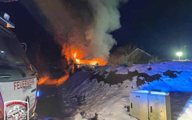 Neben­ge­bäu­de stand in Bad Eisen­kap­pel in Voll­brand