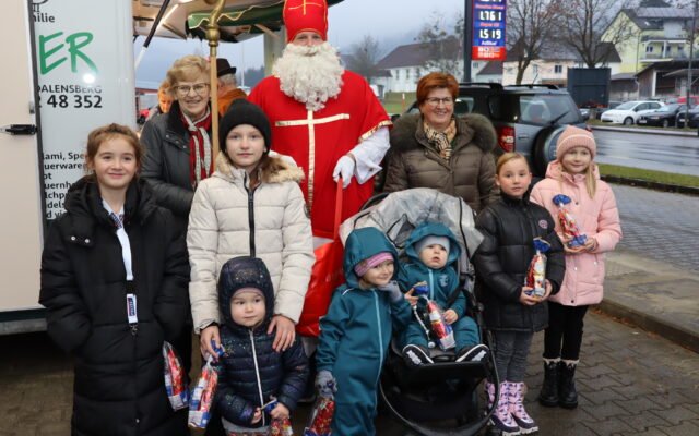 Niko­lo besuch­te den Bau­ern­markt in Klein St. Paul