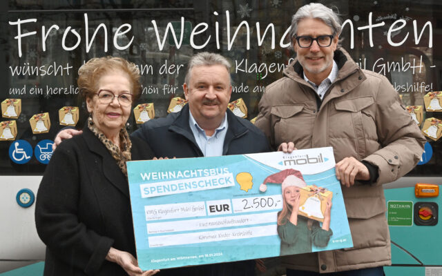 „Spä­tes Christ­kindl“: KMG über­reicht Spen­de an Kin­der-Krebs­hil­fe