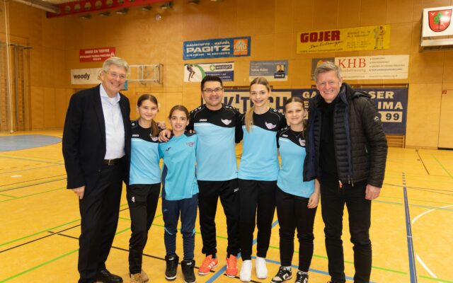Mäd­chen und Frau­en begeis­tern sich für den Fuß­ball!