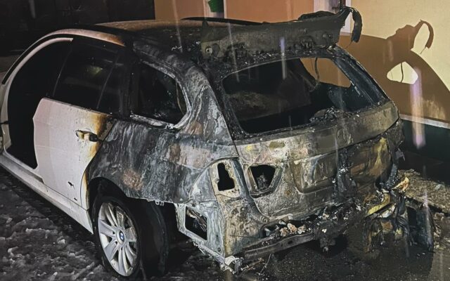 Fahrzeug in Vollbrand: Feuerwehren verhinderten Schlimmeres