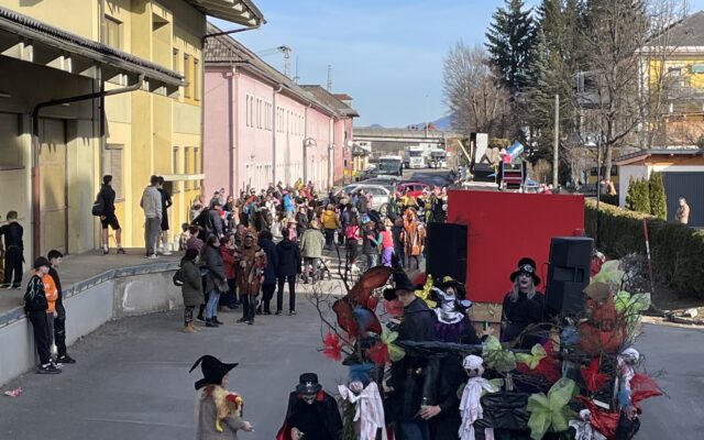 Umzug und Mas­ken­prä­mie­rung in Arnold­stein
