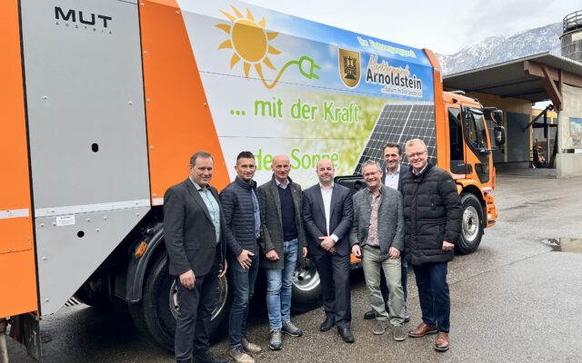 Ers­tes E‑Müll­sam­mel-Fahr­zeug unter­wegs in Arnold­stein