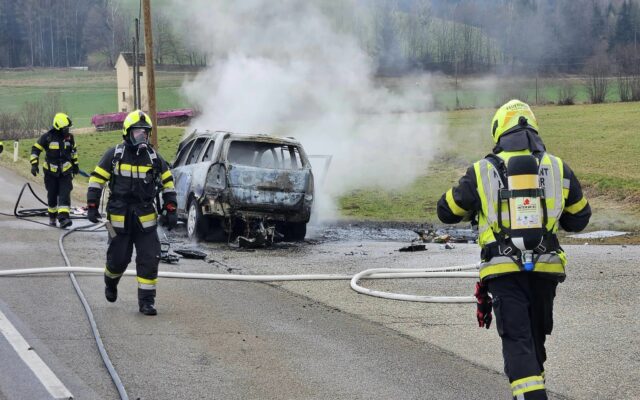Plötz­lich stand das Auto in Voll­brand!