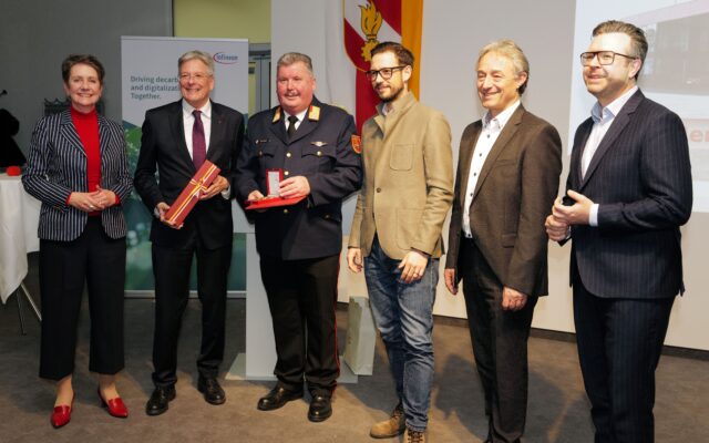 Gro­ßes Ehren­zei­chen des Lan­des für Josef Sto­cker