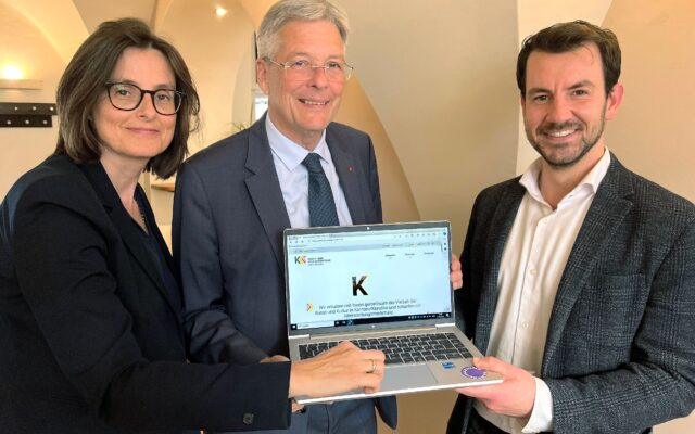 Kulturabteilungsleiterin Brigitte Winkler-Komar, LH Peter Kaiser, Berater Sebastian Lücke