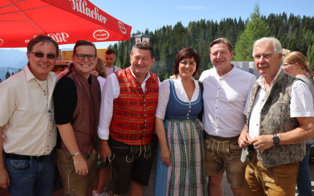 Zünf­ti­ger Alm­kirch­tag am Dobratsch