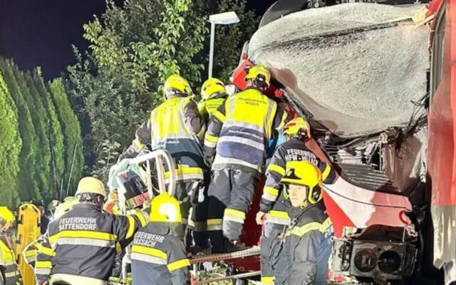Lokführer bei Zugsunglück schwer verletzt