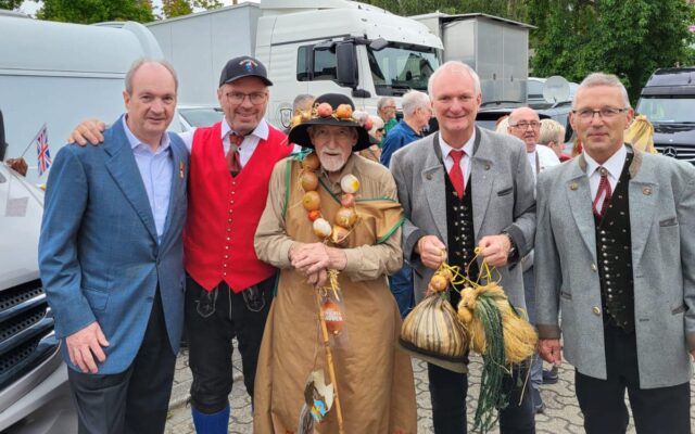 Mallnitzer Delegation feiert Zwiebelkirmes