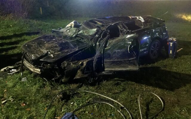 Mit Auto über­schla­gen: 17-Jäh­ri­ger schwer ver­letzt