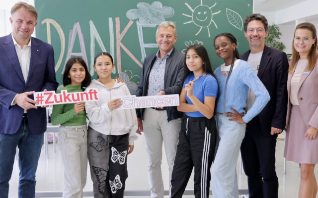 Kärntner Sparkasse als Glücksstifterin für Kinder