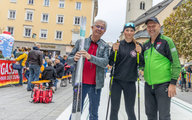 Hun­der­te wag­ten den Absprung am Rat­haus­platz!
