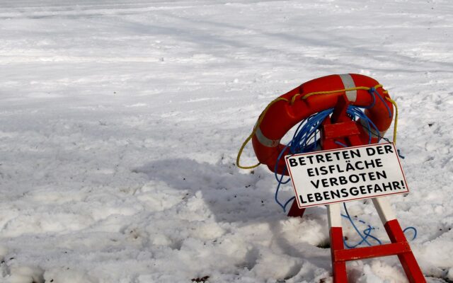 Vil­la­cher Eis­flä­chen nicht betre­ten!