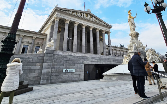 Neue Regie­rungs-Koali­ti­on stellt Pro­gramm vor