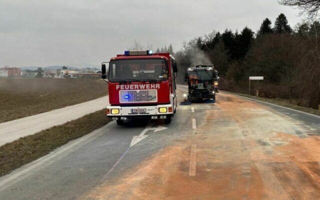 Mit PKW von der Straße geflogen