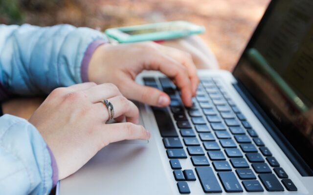 Online-Betrü­ger ver­stärkt unter­wegs