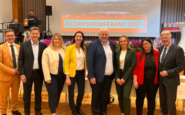 Her­mann Sri­enz mit gro­ßer Mehr­heit wie­der­ge­wählt
