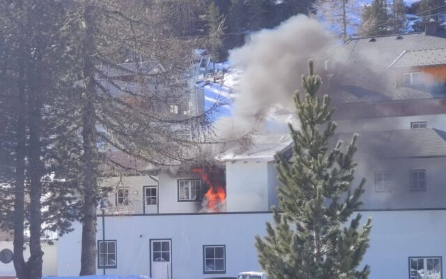 Hotel­brand durch Ziga­ret­ten-Kip­pe aus­ge­löst