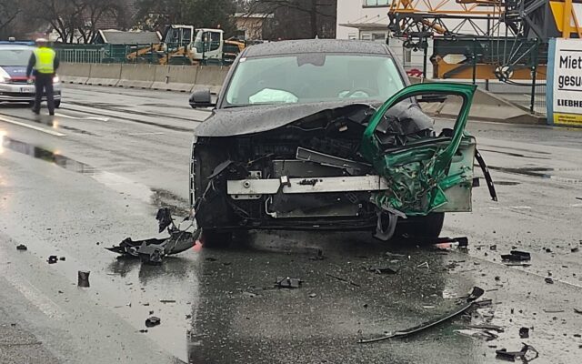 Pog­gers­dorf: Schwe­rer Unfall for­der­te drei Ver­letz­te