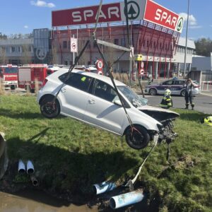 Auto landete im Straßengraben