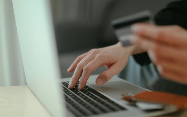 Poli­zei warnt vor Online-Betrug
