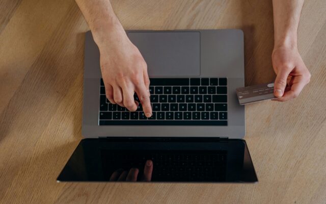 Betrug mit Pro­dukt­be­wer­tun­gen