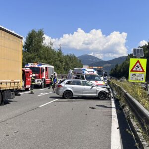 Vier Autos an Crash auf der A10 beteiligt