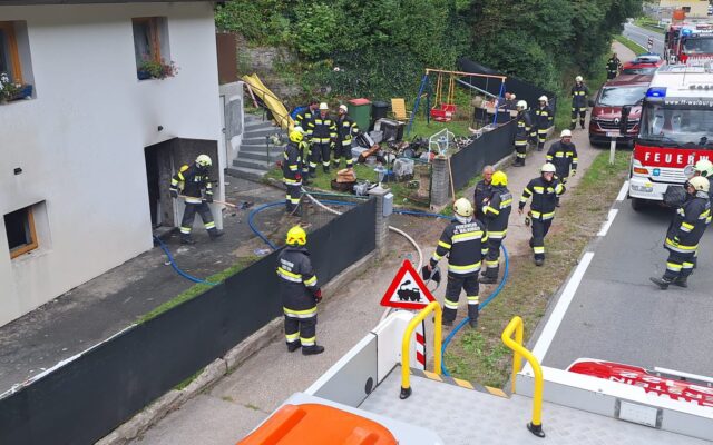 E‑Scooter geriet in Kel­ler in Brand