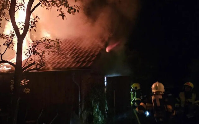 Brand in Gar­ten­hüt­te