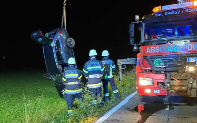 Nach Unfall im Wald ver­steckt