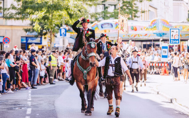 Trach­ten­fest­zug vor­ver­legt