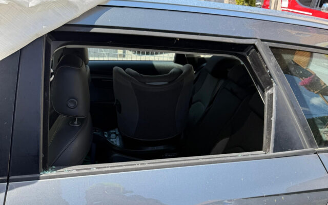 Kind aus hei­ßem Auto befreit