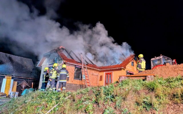 Dach­stuhl in Voll­brand
