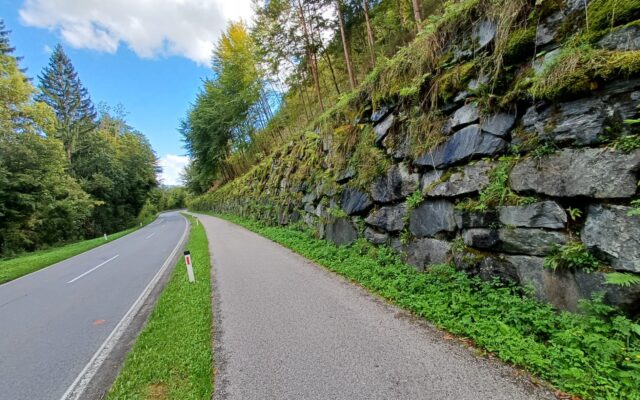 Sanie­rung der Stütz­mau­er an der B81 star­tet