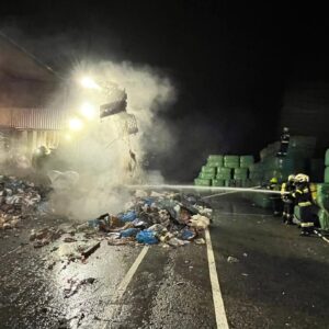 Brand in Lager­hal­le gelöscht