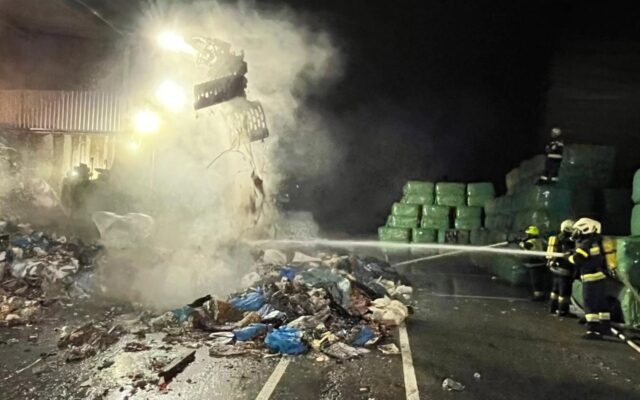 Brand in Lager­hal­le gelöscht