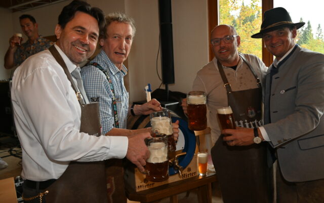 Ein zünf­ti­ges Okto­ber­fest am Berg