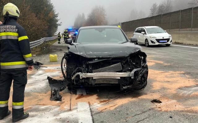 Unfall auf der A2 – Feu­er­weh­ren im Ein­satz
