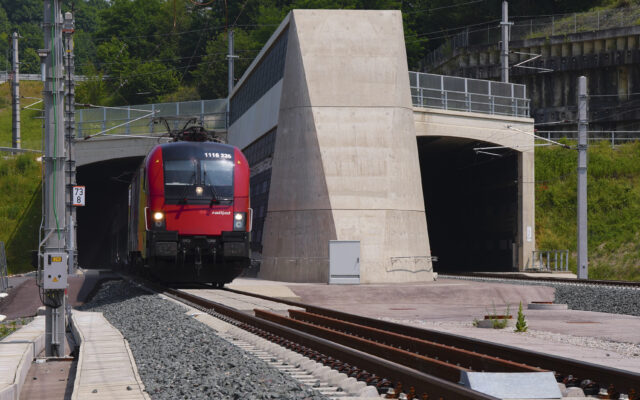 Eröff­nungs­fei­er der Kor­alm­bahn