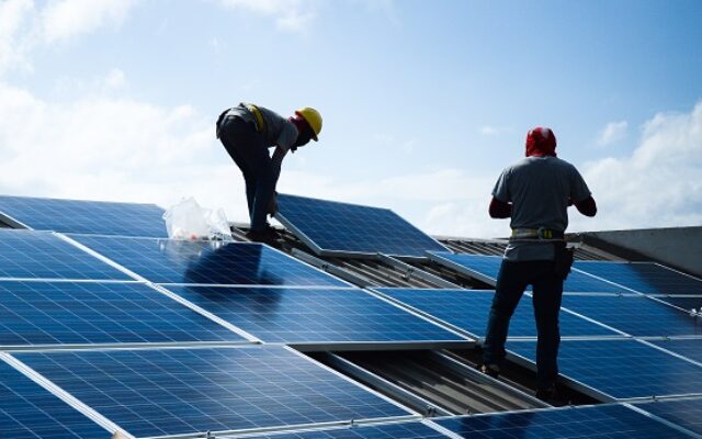 PV-För­de­rung neu: Ab 2026 nur noch mit Spei­cher