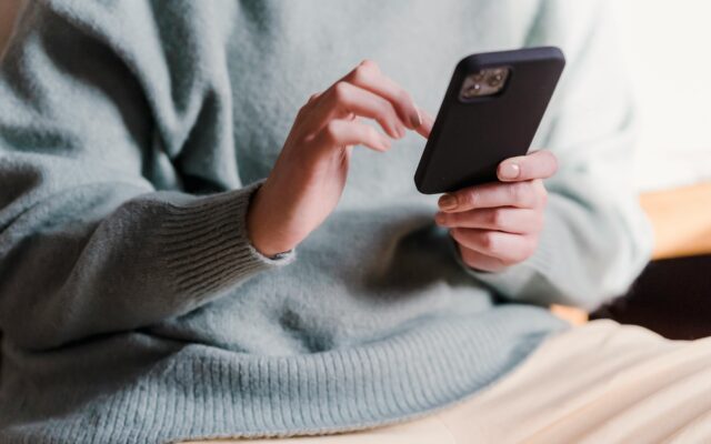 Phis­hing per SMS: Tau­sen­de Euro weg